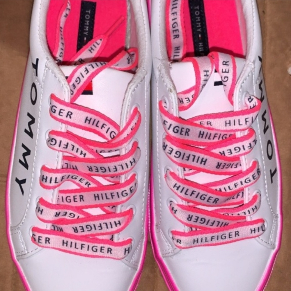 Tommy Hilfiger Women's White And Pink Designer Logo Size 7 Casual Shoes
